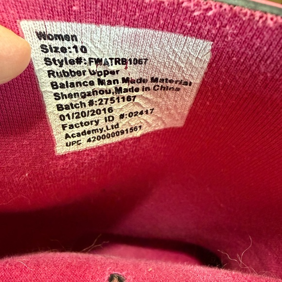 Camo Rain Boots with Pink Accents - Picture 5 of 6